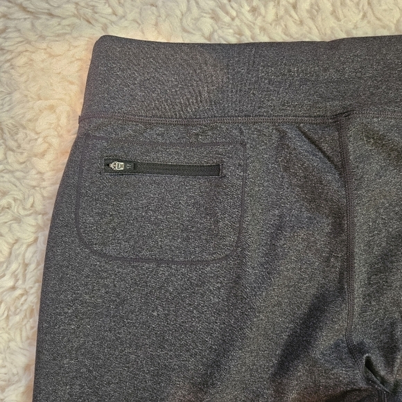 Lululemon Athletica Kneelength Wideleg Charcoal Athletic Shorts - Picture 5 of 8